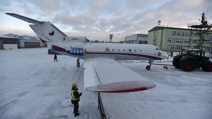 Самолёт Як-40 аварийно сел на Камчатке: Отказал один из двигателей