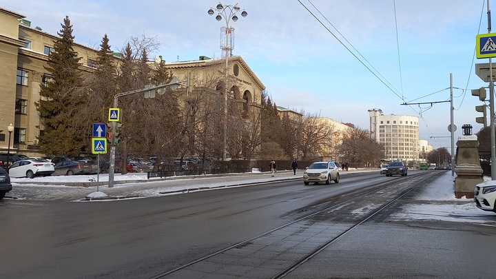 В вузах Екатеринбурга студентов переводят на дистант и отменяют массовые мероприятия