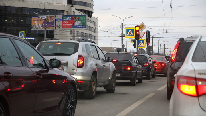 В Новосибирске собралась 7-километровая пробка на Большевистской
