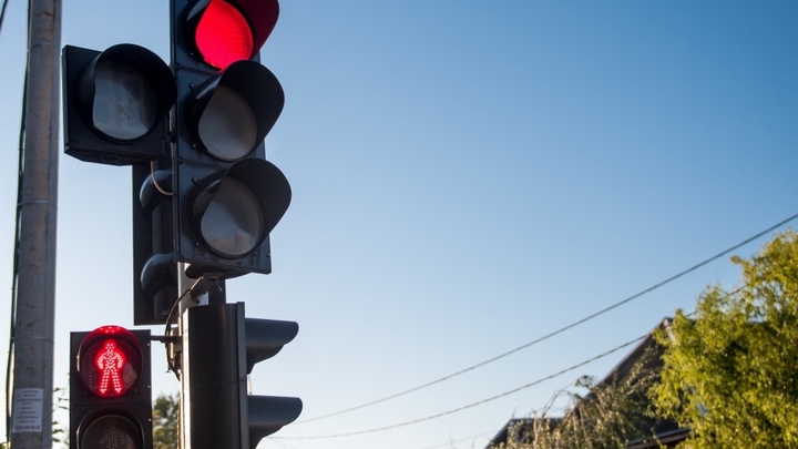 На участке Проспекта Чекистов в Краснодаре отключили светофоры