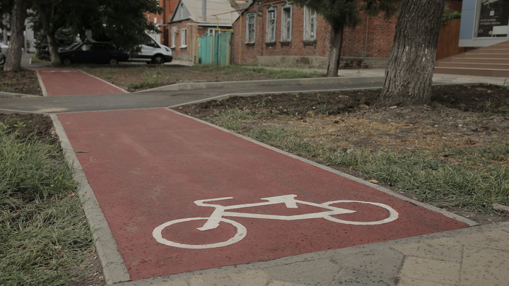В Краснодаре по улице Северной появилась первая в городе обособленная велодорожка