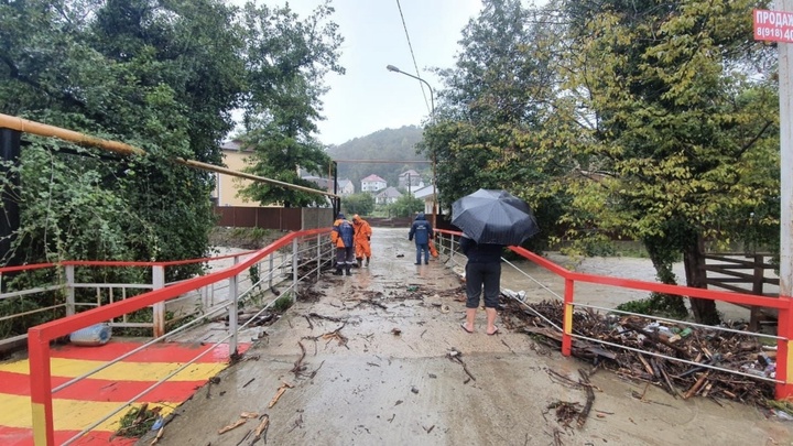 На Кубани ливни подтопили четыре дома и 25 приусадебных участков