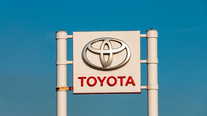 В России стартовали продажи Toyota Century за 63,5 млн рублей