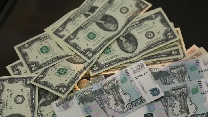 Доллар по 120: эксперты предупредили о возможном резком падении рубля
