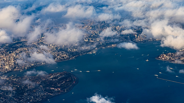 Пропавший в Босфоре пловец вёл себя странно. Очевидец рассказал: Я раз десять кричал ему