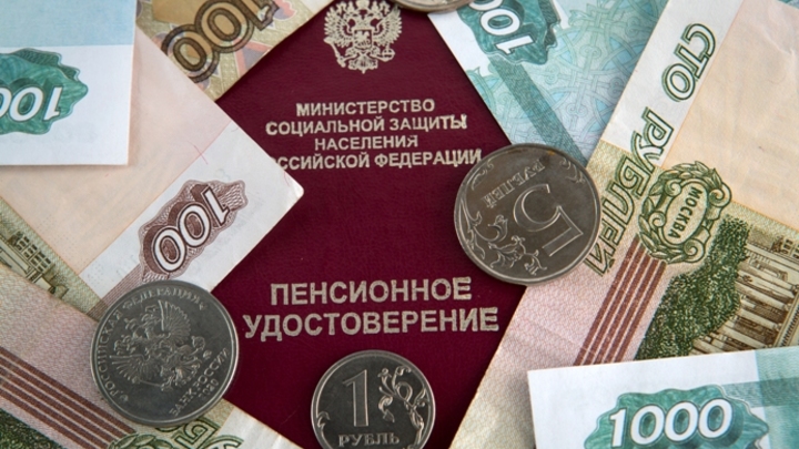 Жители России получат пенсии и пособия за январь в декабре 2023 года