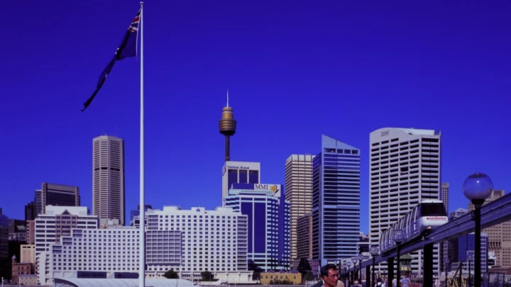 Атака на русское консульство в Австралии: Автомобиль протаранил ворота