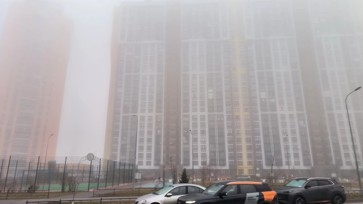 Москву накрыл густой туман: объявлен желтый уровень опасности