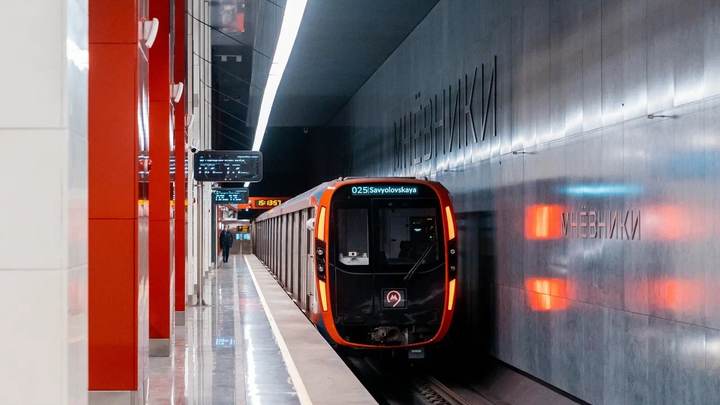 300 современных вагонов метро запустят в столице в следующем году