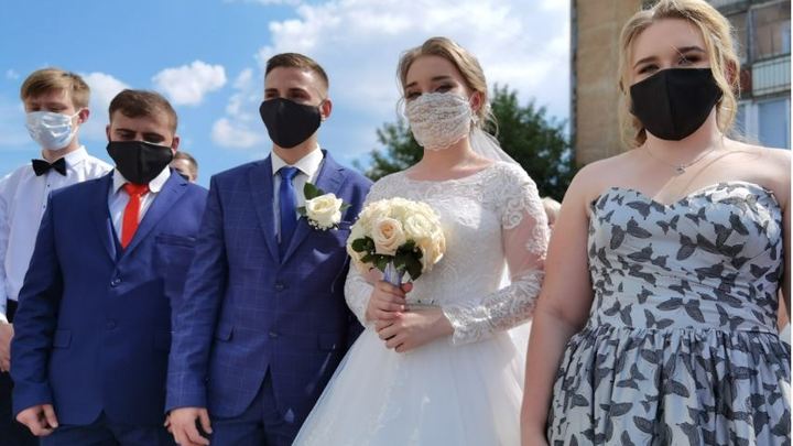 В среду в виде исключения в Кургане расписали 12 пар