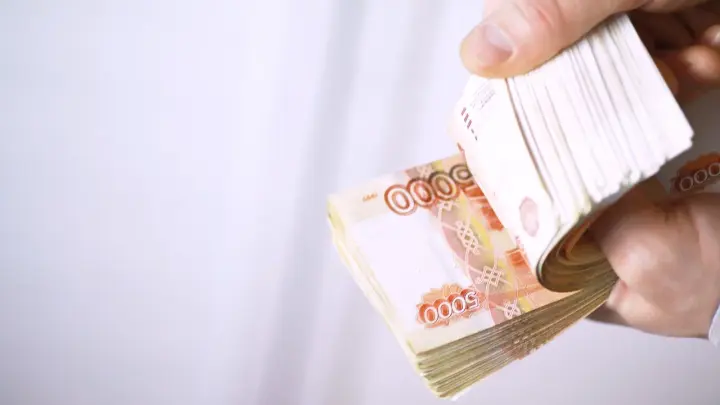 Начальница таможни за деньги прикрывала ошибки в декларациях и заработала 1,4 млн рублей