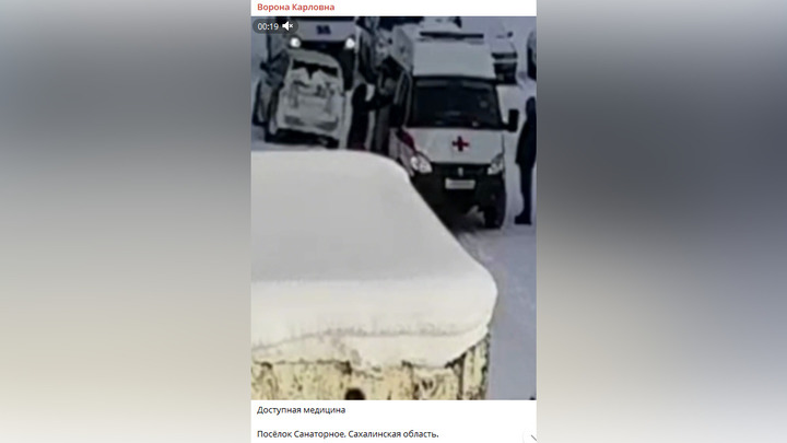 Фельдшер вытолкнула ногой из скорой ногой бабушку годовалого пациента на Сахалине