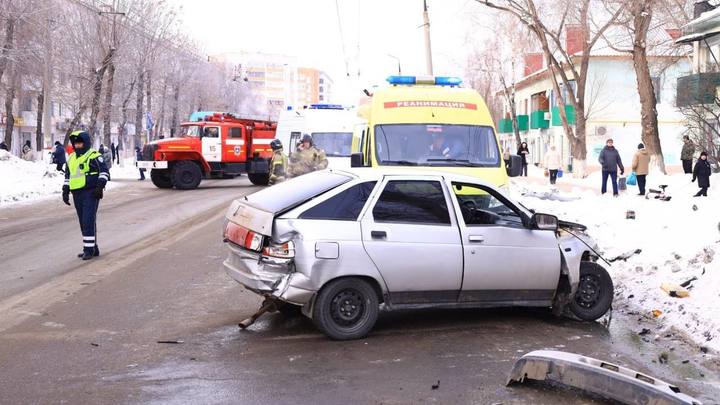 В Новокуйбышевске ВАЗ протаранил автобус с людьми