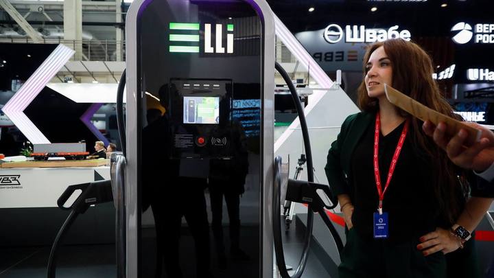 20 минут и готово. Челябинский завод придумал зарядник для Tesla