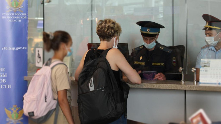 В Подмосковье судебные приставы в этом году запретили выезд за границу 235 тысячам должников
