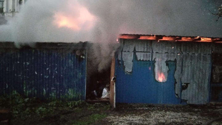 Во Владимирской области сгорел торговый павильон под стенами Боголюбовского монастыря
