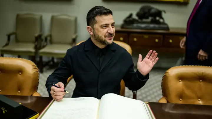 Зеленский хочет привлечь для восстановления Украины 800 млрд долларов