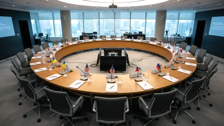 Хазин рассказал, что расстраивает его на фоне переговоров и договорняков: Уровень неопределённости крайне высок