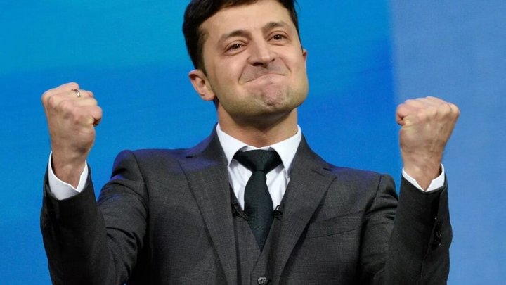 Не грудь в крестах, а голова в кустах! Украинский народ оценил пять лет правления президента Украины