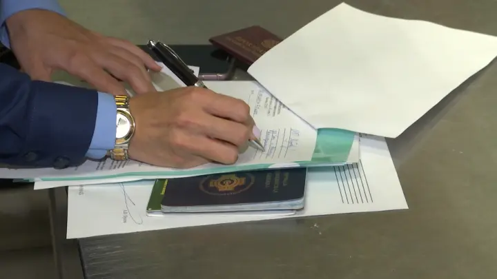 Мигрант с ВИЧ спрятался в туалете от новосибирских силовиков