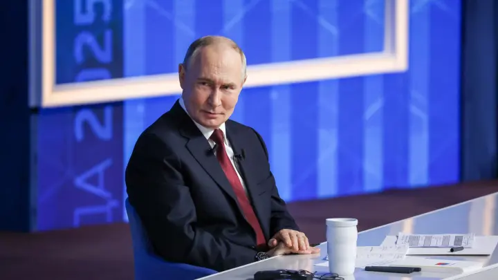 Владимир Путин ответил на два вопроса из Новосибирска