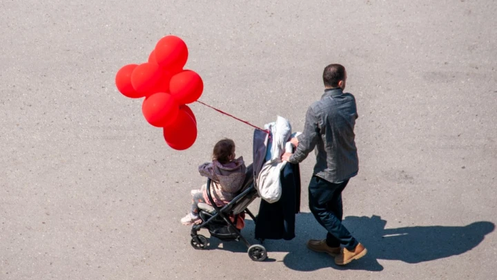 Детские выплаты: Нилов нашёл странность в законе – 17, а не 18 лет