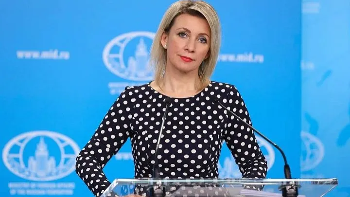 Мария Захарова приготовила китайские блины в посольстве КНР