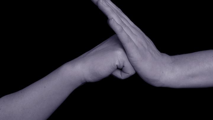 Полиция начала проверку после уличной драки подростков в Новосибирске