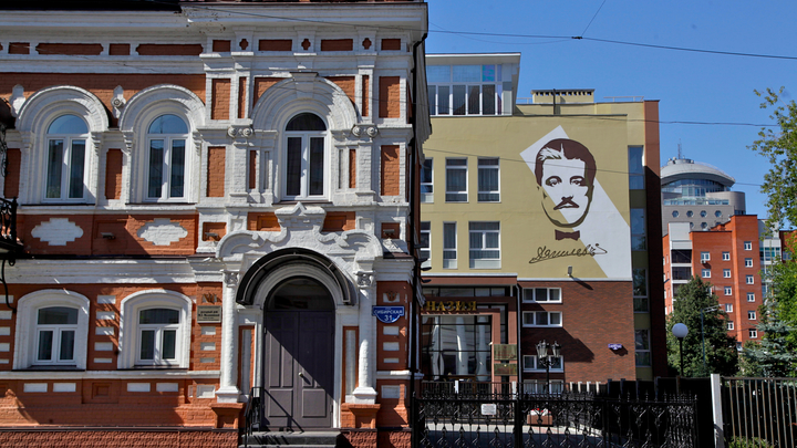 В Перми планируют сменить цвет исторического здания в центре города