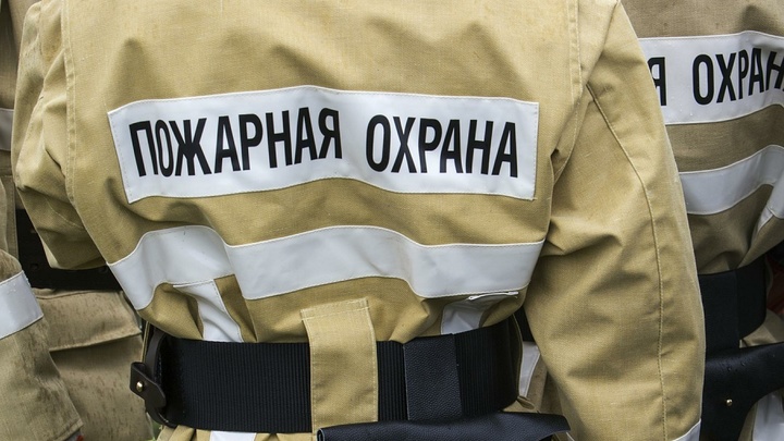 В Ростовской области сгорело здание почты: Второй крупный пожар за сутки - причина такая же