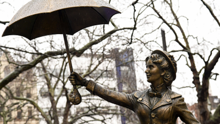 Скандал в киномире: В фильме о Мэри Поппинс нашли жуткие детали. 33 коровы - это песня о смерти?