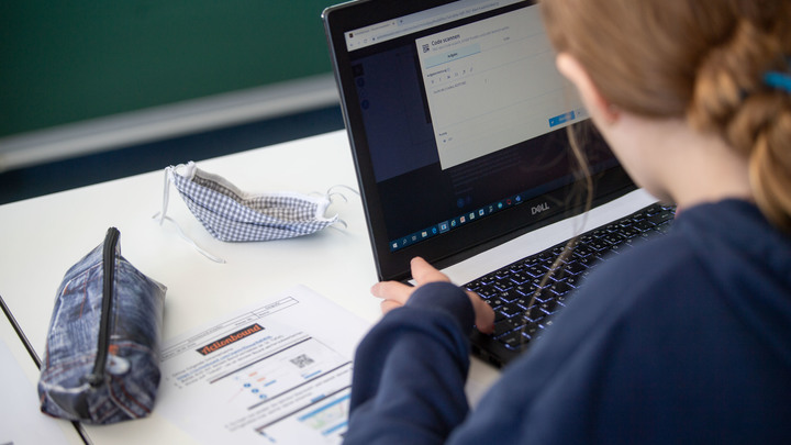 ОГЭ подкрался незаметно: Школьники рискуют остаться без аттестатов, мамы и папы бьют тревогу