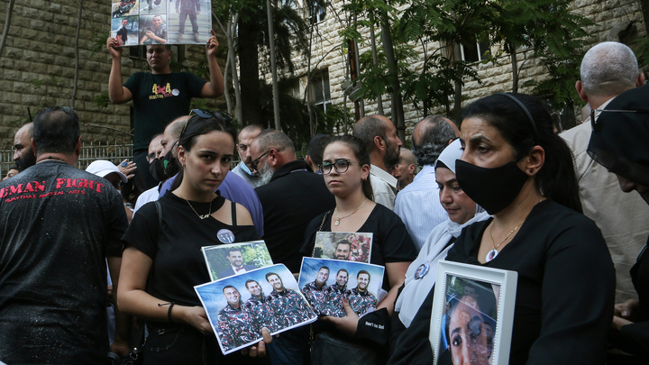 Сотни человек вышли на улицы, требуя правды после страшного взрыва в Бейруте