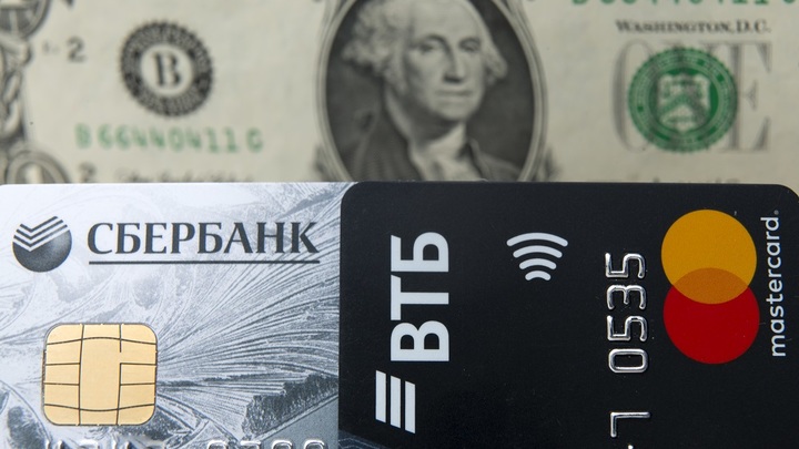 Сотрудники ХГУ получили по 100 долларов на зарплатные карты