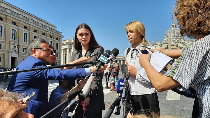 Кормят, поят, не бьют: Жена командира Азова* рассказала об условиях его содержания в плену