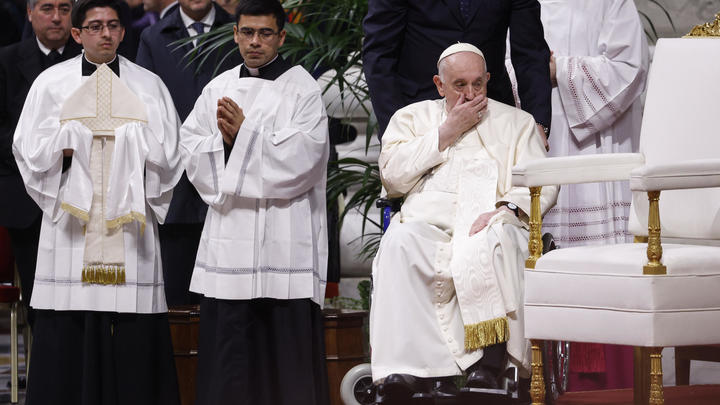 Папа Римский извинился втихаря за хамские слова, произнесённые во всеуслышание, о чеченцах и бурятах