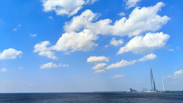 Смерч над Лахта Центром напугал жителей Петербурга