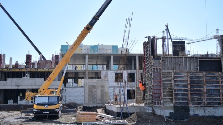 На территории Краснодара одновременно возводят 10 школ и 6 детских садов
