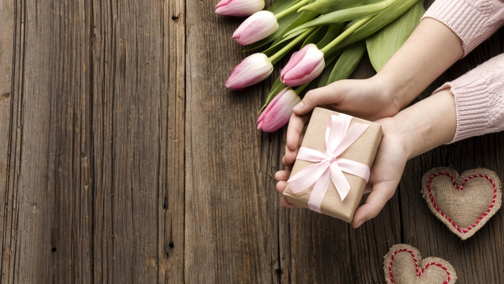 Очень инкрустированный, красивый, дорогущей фирмы: Волочкова рассказала о самом ценном подарке на 8 марта