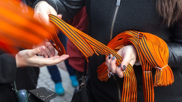 На Запорожье активисты поздравили мужчин в преддверии Дня защитника Отечества