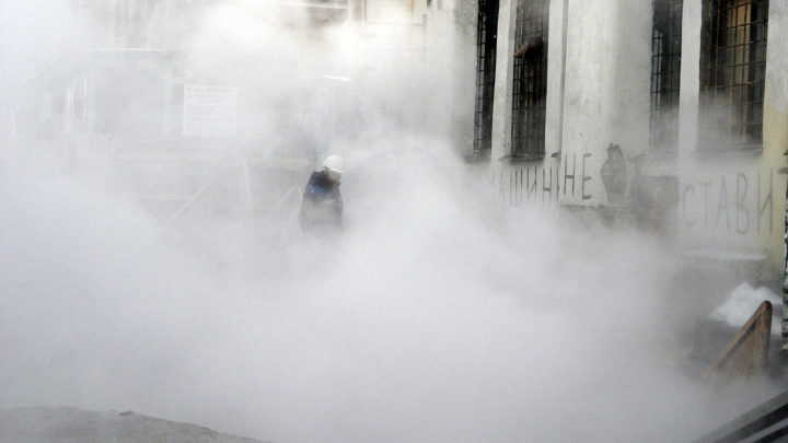 Более 50 домов остались без воды и отопления: во Владимире прорвало трубу с кипятком