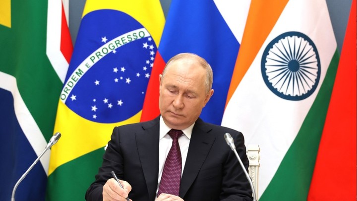 Шесть из девяти: Расширение БРИКС стало революцией - французский политик