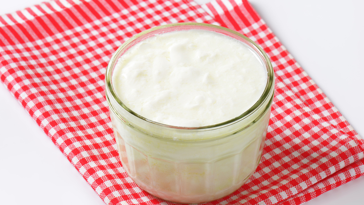 Врач объяснил, что будет с сосудами, если пить кефир ежедневно