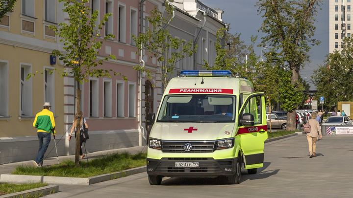 Телефон взорвался прямо в руках: Мужчина оказался в реанимации после странного инцидента