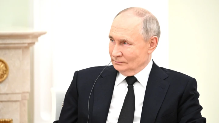Пожалуйста, боритесь: Встреча Путина с жителями Петербурга тронула многих до слёз