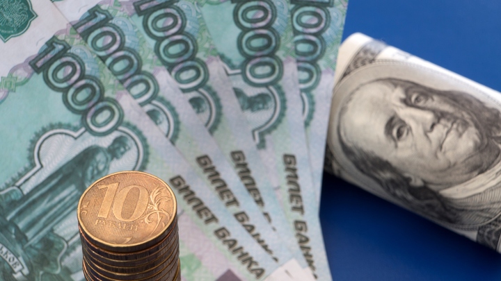 Оснований для оптимизма нет: Экономист предсказал рост доллара до 200 рублей