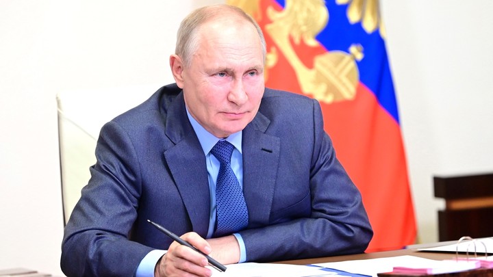 Снижает образ: Путину донесли на Снежану Денисовну из шоу Наша Russia