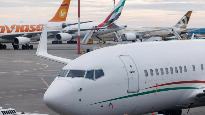 ЧП в аэропорту Сочи: два самолёта столкнулись на взлётной полосе