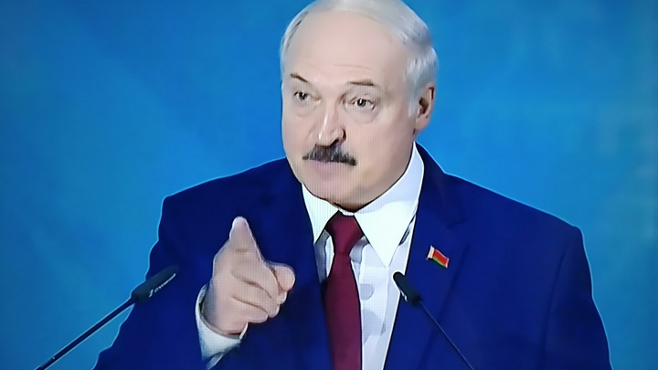 Самолёт Лукашенко вылетел в Турцию: портал Ходорковского вложил свою лепту в белорусский бунт