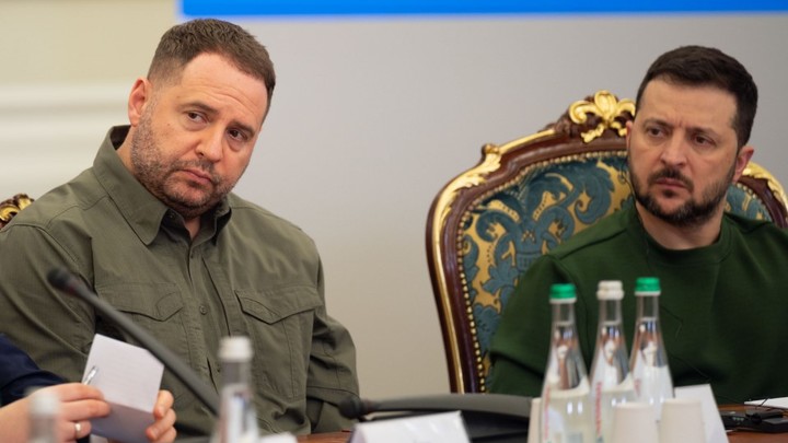 Зеленский начал чистку в рядах ВСУ. Рогов: Киевский главарь боится бунта